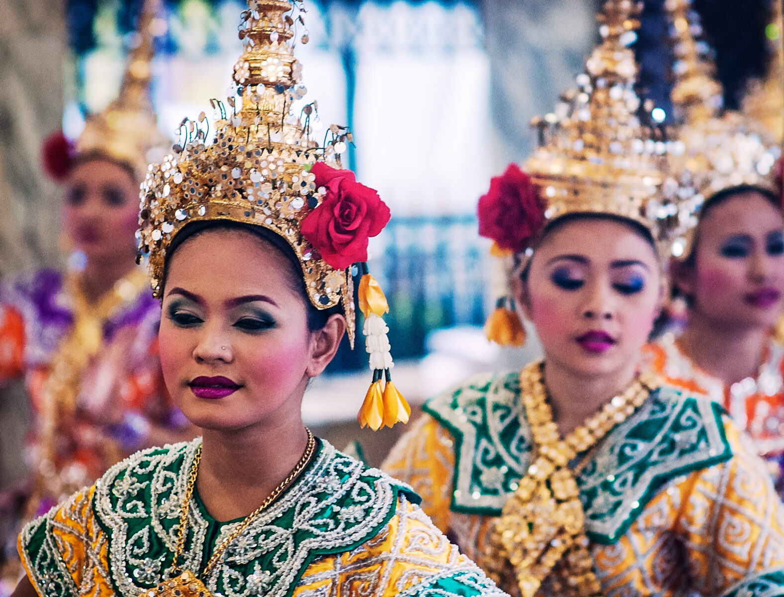 Merit dancers, Erawon Shrine, Bangkok